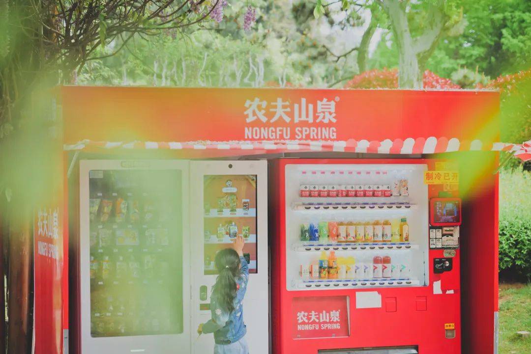 农夫山泉的4550亿，透露着传统行业的趋势